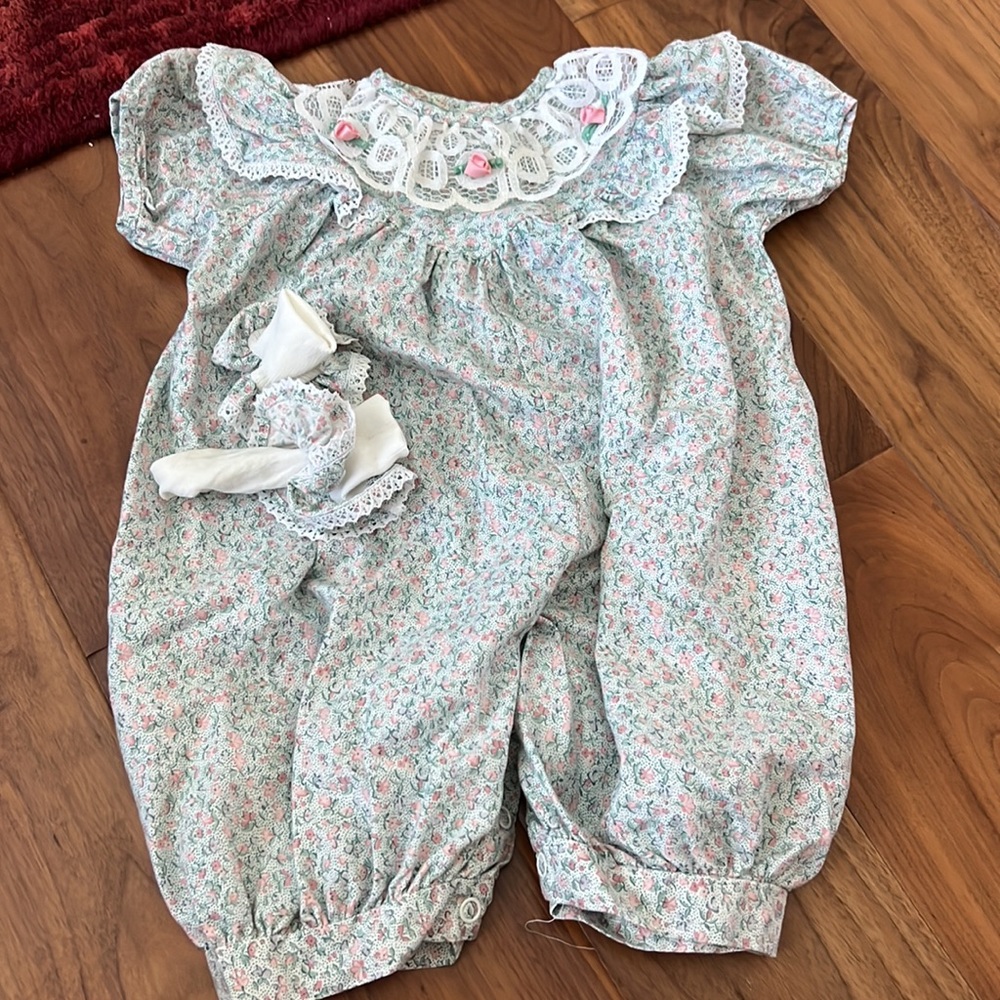 Sweetheart Rose lace and flower outfit with socks. Great condition!